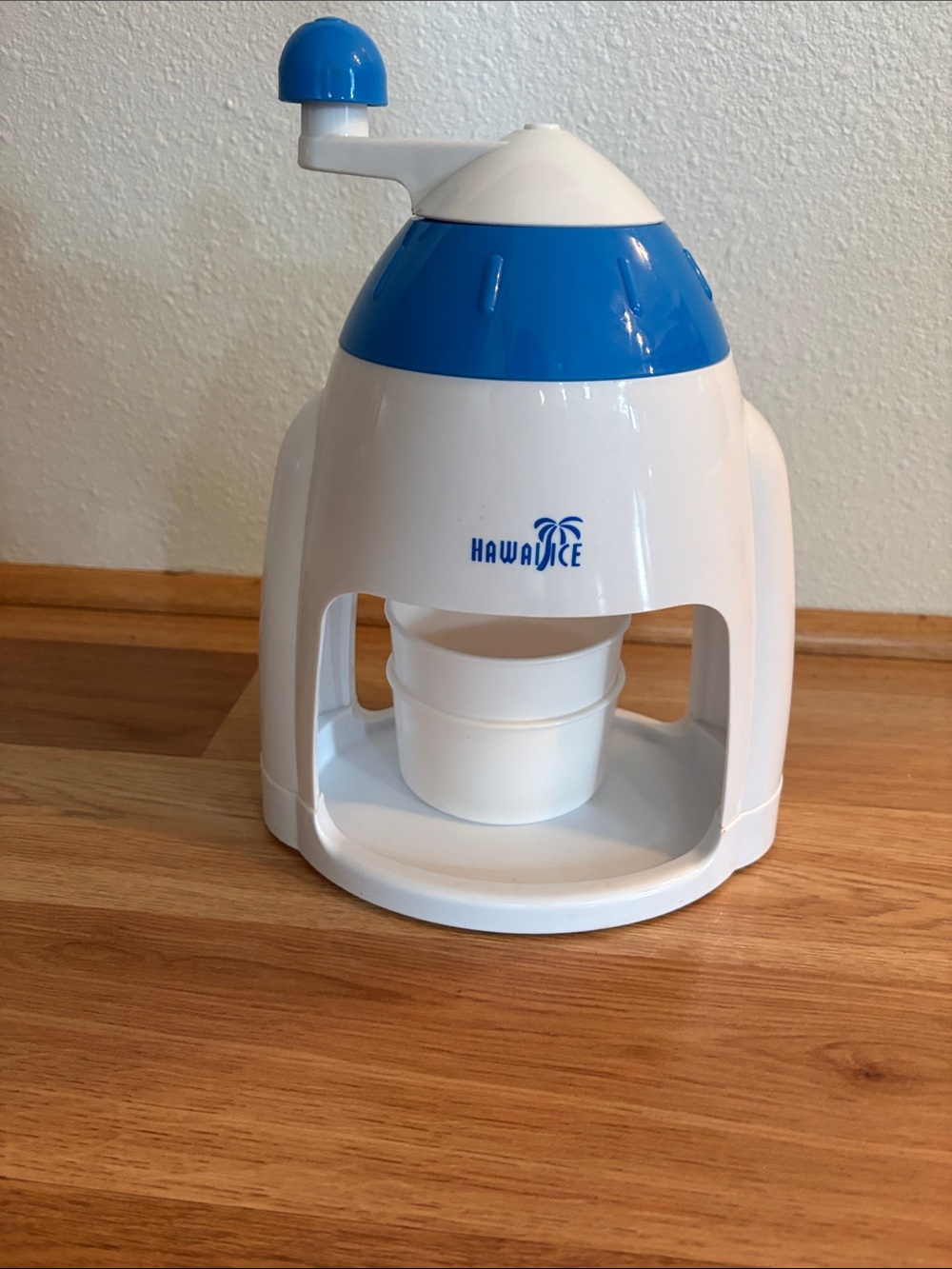 Hawaiice Blue and White Manual Snow Cone Maker